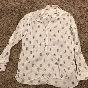 Anne Taylor long sleeve Aztec print blouse